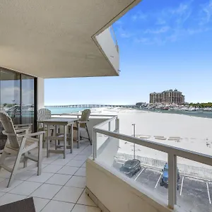 Apartment East Pass Towers 305